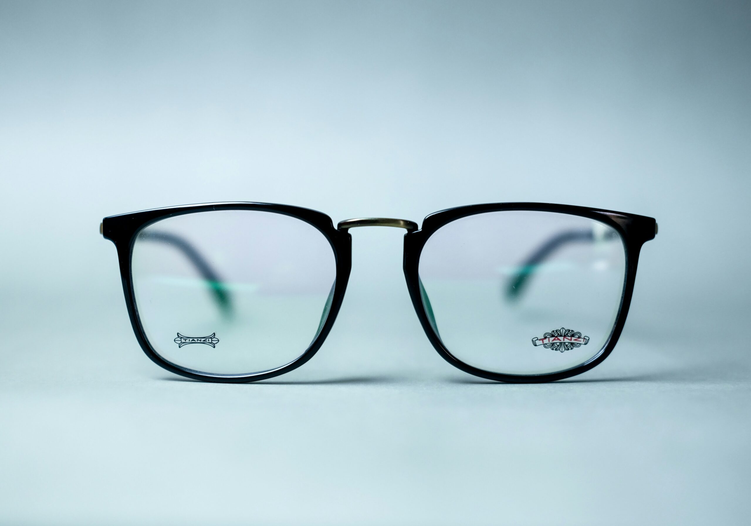 Contact Lenses vs. Glasses A Clear Guide to Choosing the Right Vision Solution